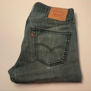 *SOLD* Levi’s 527 size 32x30